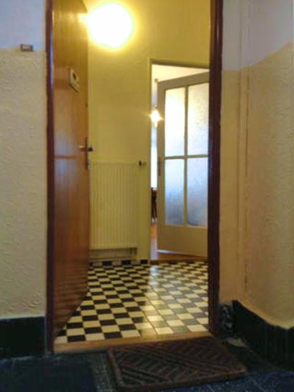 Apartment Sedlčanská - You Will Save Money Here - equipped with antique furniture Prague Chambre photo